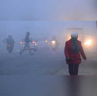 Jharkhand Weather Today झारखंड में सर्द हवाओं ने बढ़ाई कनकनी घरों में दुबके लोग सड़कों और गलियों में पसरा सन्नाटा