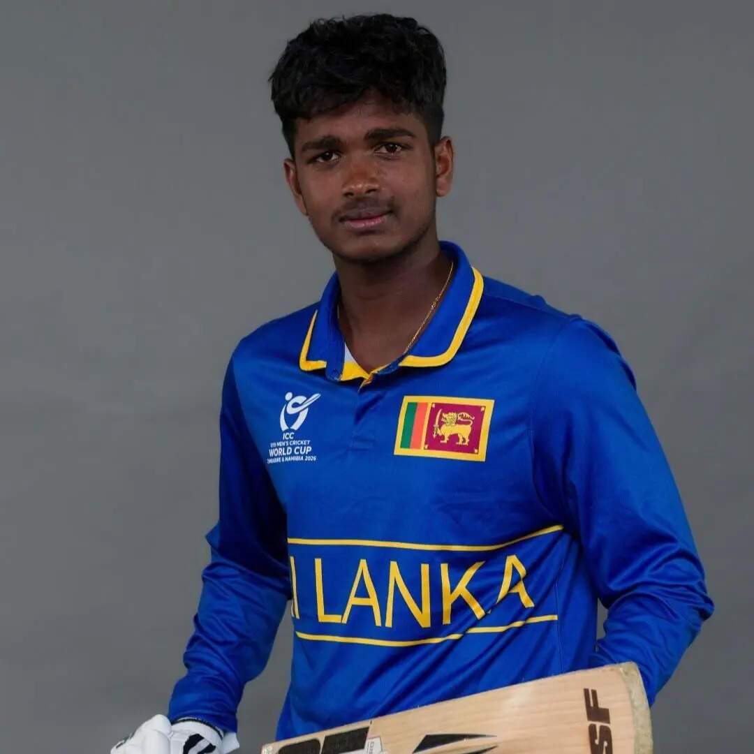 हमवतन को छोड़ा पीछे