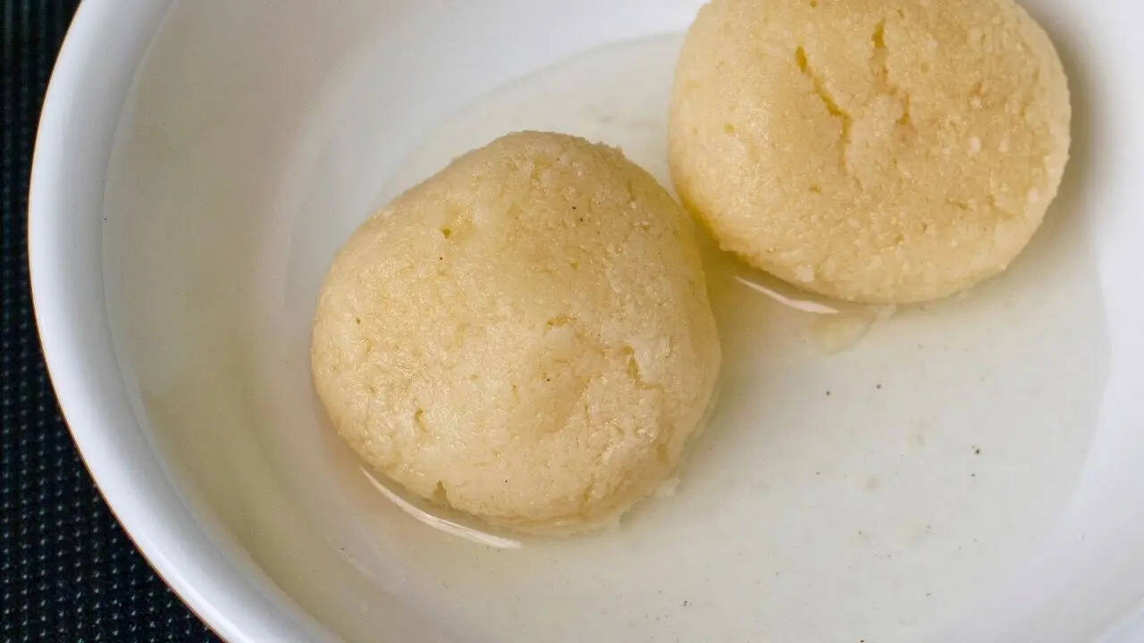 इस किराए में खान-पान का भी पैसा शामिल है यानी अलग से पैसे नहीं देने होंगे। सबसे ध्यान देने वाली बात यह है कि इस ट्रेन में कम-से-कम 400 किलोमीटर की दूरी के टिकट ही बुक किए जा सकेंगे। इससे कम दूरी के टिकट बुक नहीं होंगे। Photo-Canva