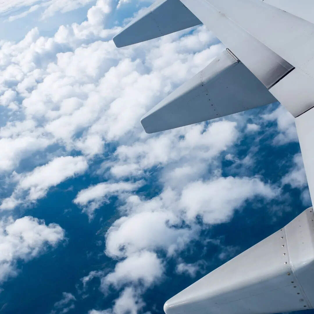 एयर ट्रैफिक कंट्रोल की ली जाती है मदद