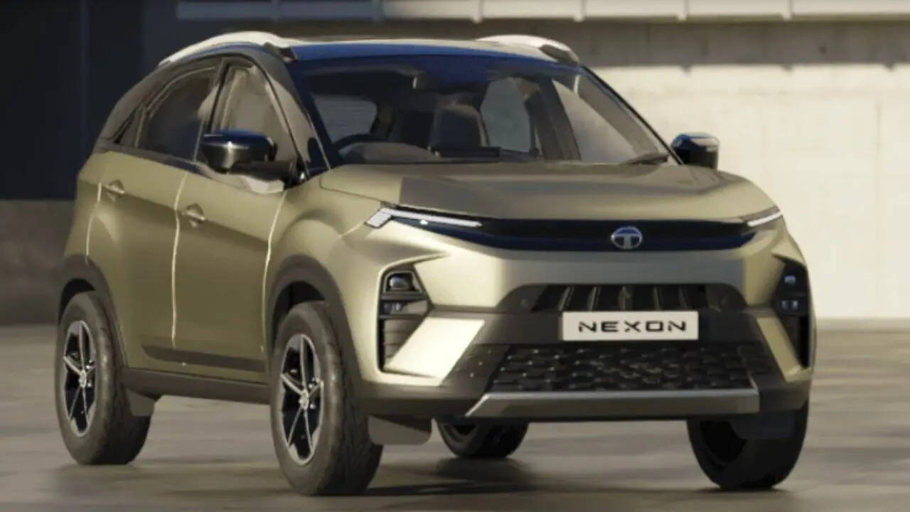 Tata Nexon की बात करें तो इसमें 12लीटर टर्बोचार्ज्ड Revotron पेट्रोल इंजन है। यह इंजन छोटा होने के बावजूद शानदार पावर और टॉर्क प्रदान करता है ताकि शहर और हाइवे में ड्राइविंग का शानदार अनुभव मिल सके। इस पॉपुलर कॉम्पैक्ट एसयूवी की शुरुआती कीमत 731890 रुपए पड़ती है।