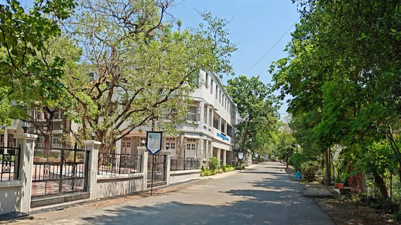 कब रखी विश्वविद्यालय की नींव 