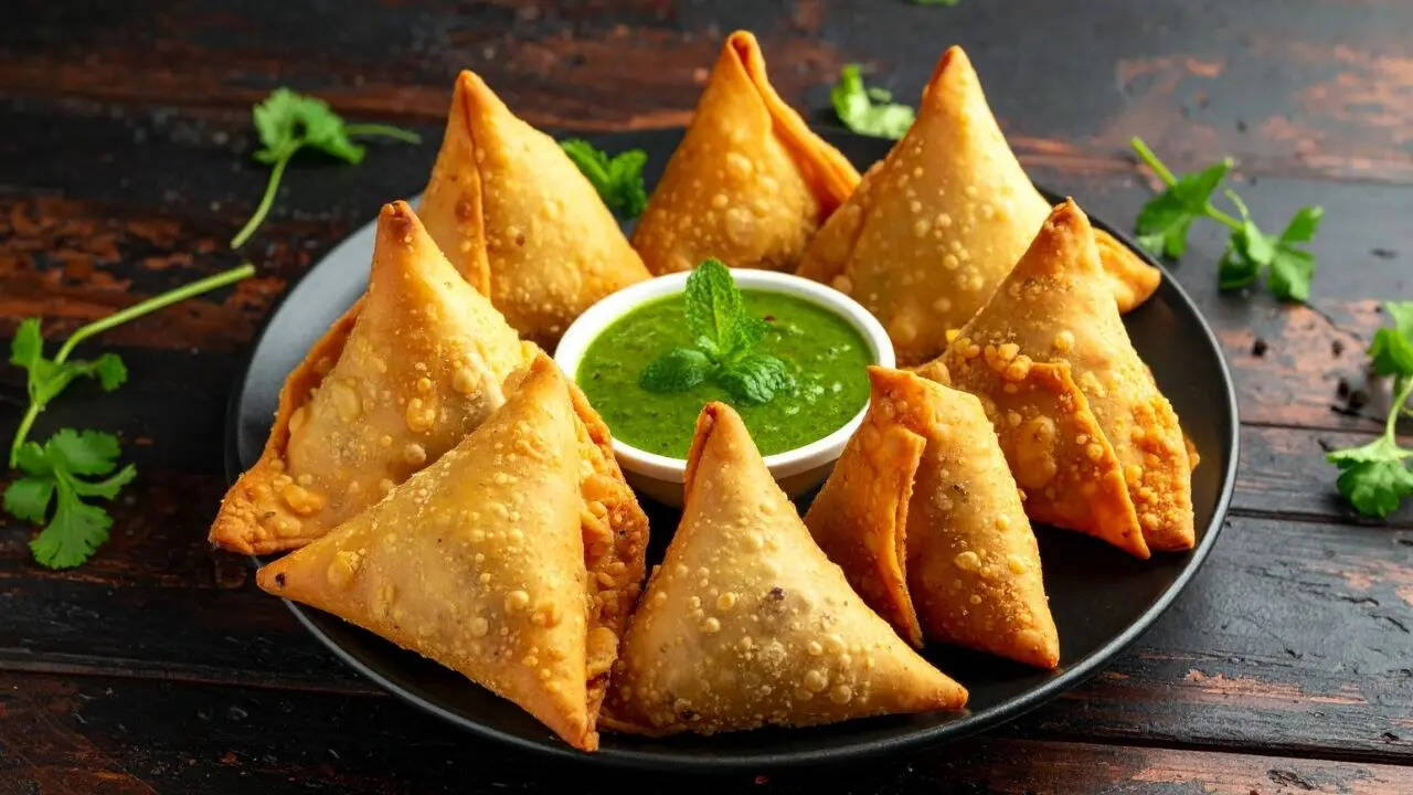 भारत में समोसा कब आया? 