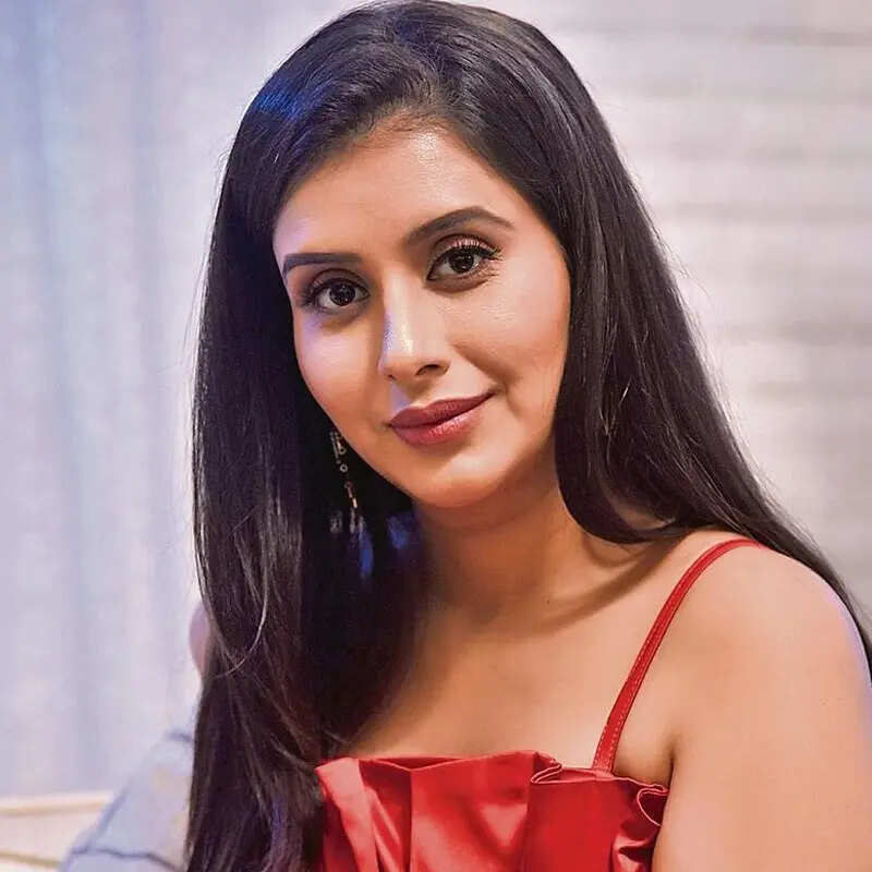 चारू असोपा (Charu Asopa)