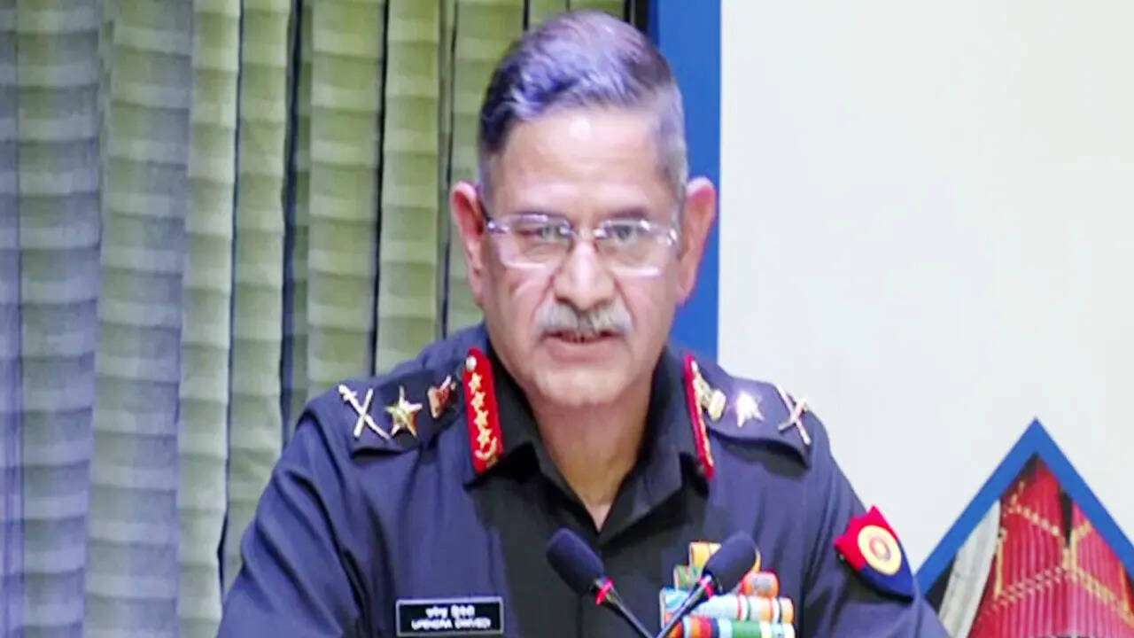 सेना से जुड़े अधिकारी