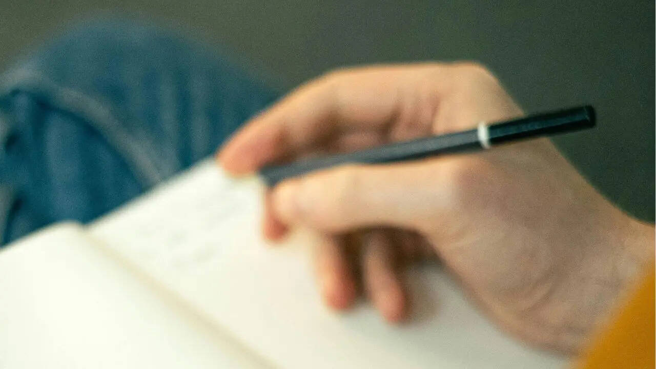 परिवार का कर्ज चुकाने का लिया फैसला