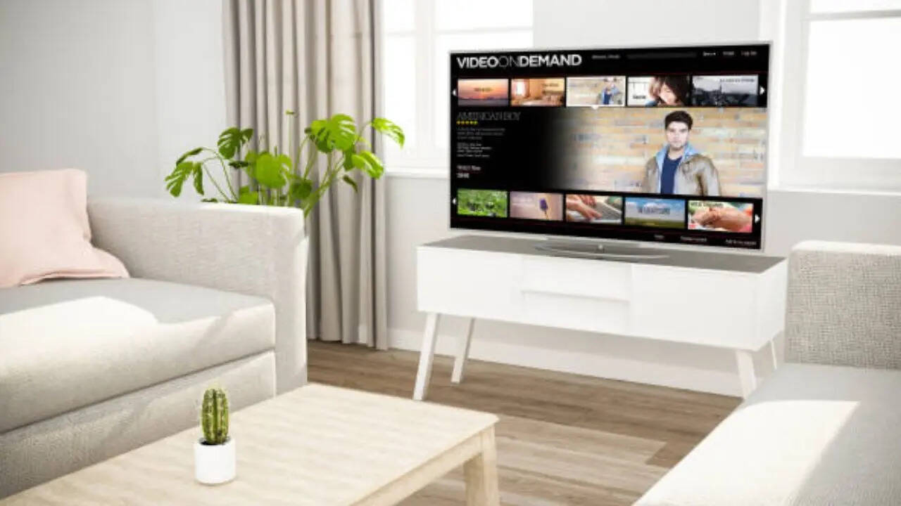 <strong>Samsung 32 Inch Smart TV Offer:</strong> सैमसंग की 32 इंच स्मार्ट टीवी को फ्लिपकार्ट में 18,900 रुपये की कीमत पर लिस्ट किया गया है। हालांकि अभी कंपनी ग्राहकों को इस पर 41% की बड़ी छूट दे रही है। ऑफर के साथ आप इसे सिर्फ 10,999 रुपये में खरीद पाएंगे। फ्लैट डिस्काउंट ऑफर के बाद आप एक्सचेंज ऑफर में भी 1900 रुपये तक की बचत कर पाएंगे। इस स्मार्ट टीवी में आपको बेजल लेस फ्रेम डिजाइन मिलने वाला है।