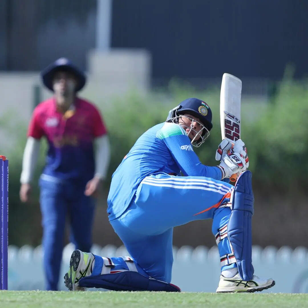 अर्धशतक लगा चुके हैं वैभव