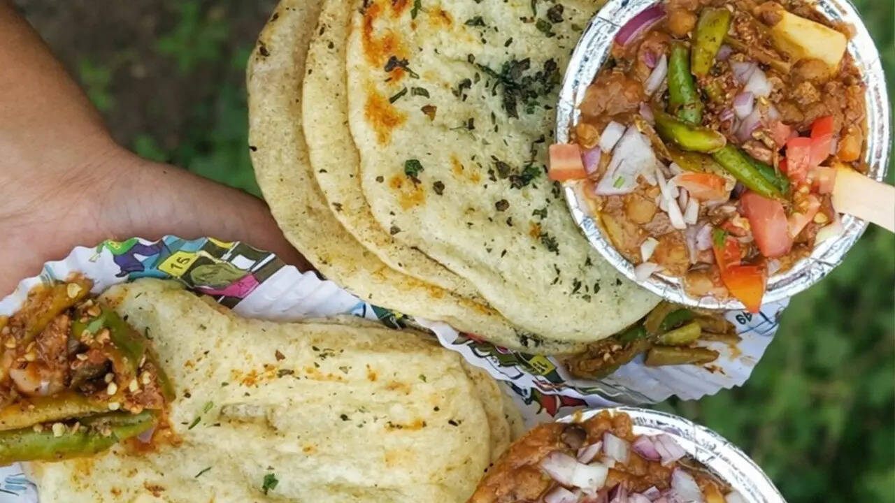 दिल्ली के मशहूर छोले भटूरे का स्वाद आप अहमदाबाद में भी ले सकते हैं