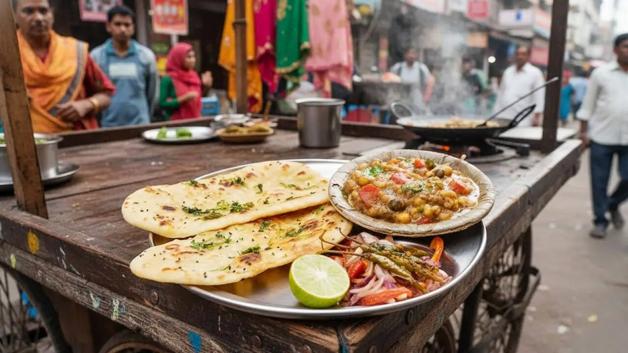 आप मुरादाबाद में भी दिल्ली के मशहूर छोले कुल्चे  का स्वाद ले सकते हैं