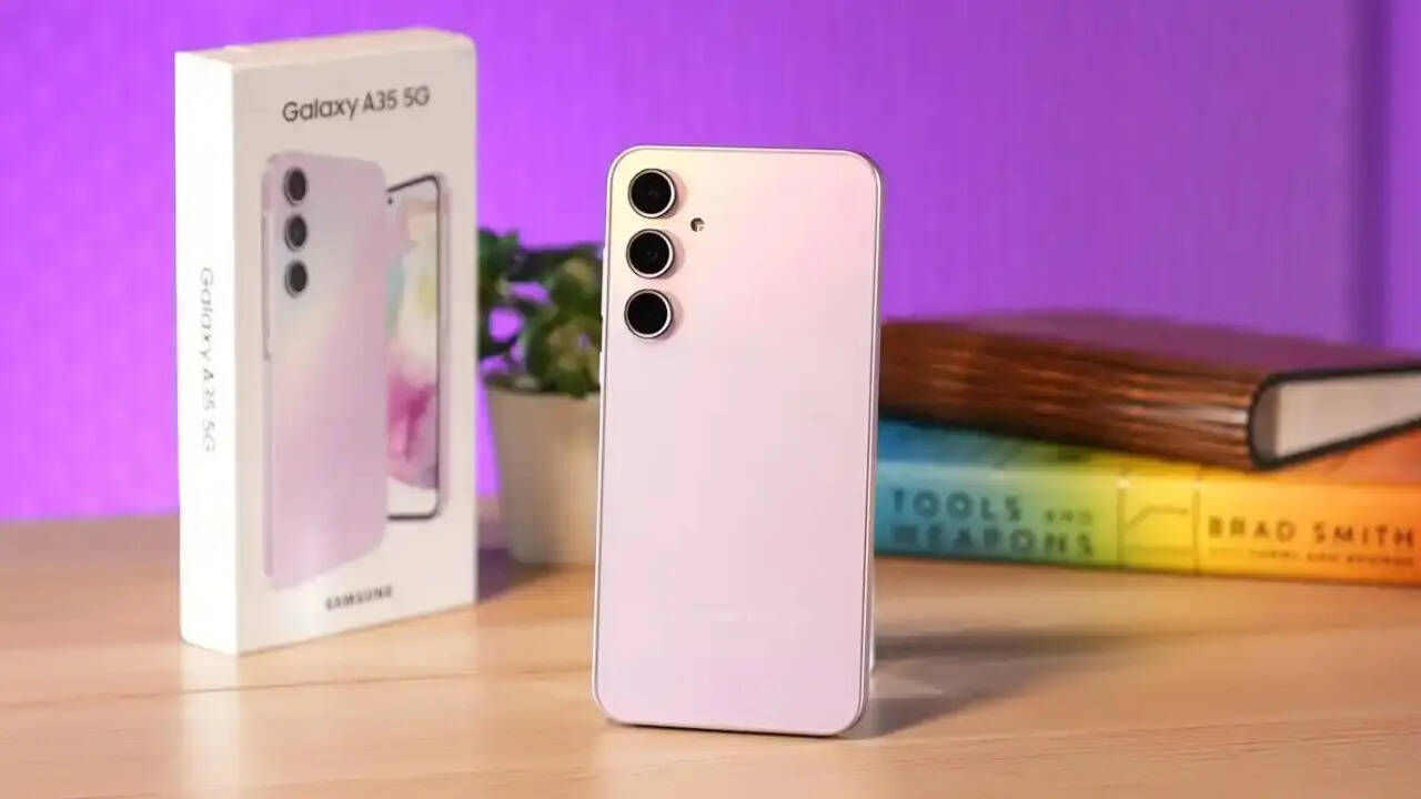 फ्लिपकार्ट के डिस्काउंट ऑफर के बाद आप इसे सीधे-सीधे 15000 रुपये की बचत के साथ सिर्फ 18999 रुपये में खरीद सकते हैं। बता दें कि यह पहला ऐसा मौका है जब इस फ्लैगशिप कैटेगरी के स्मार्टफोन में इतनी बड़ी कटौती की गई है।  