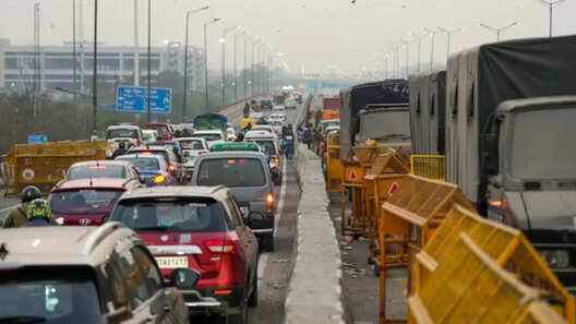 किसान चौक का कट बंद जानें अब क्या है ट्रैफिक की व्यवस्था