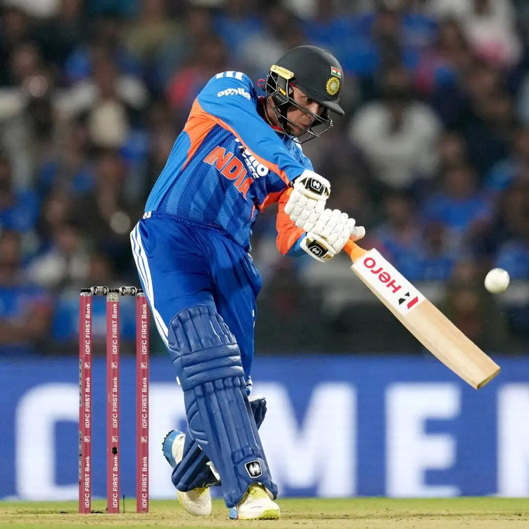 ​पंत से आधे मैच ही खेलें हैं अभिषेक​