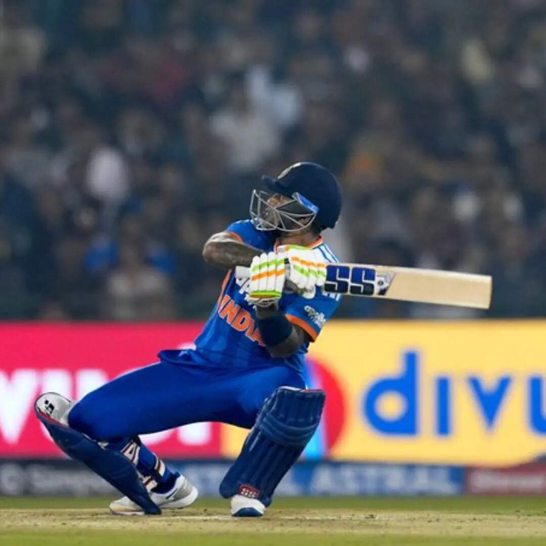 जैक फॉक्स के ओवर में बटोरे 25 रन