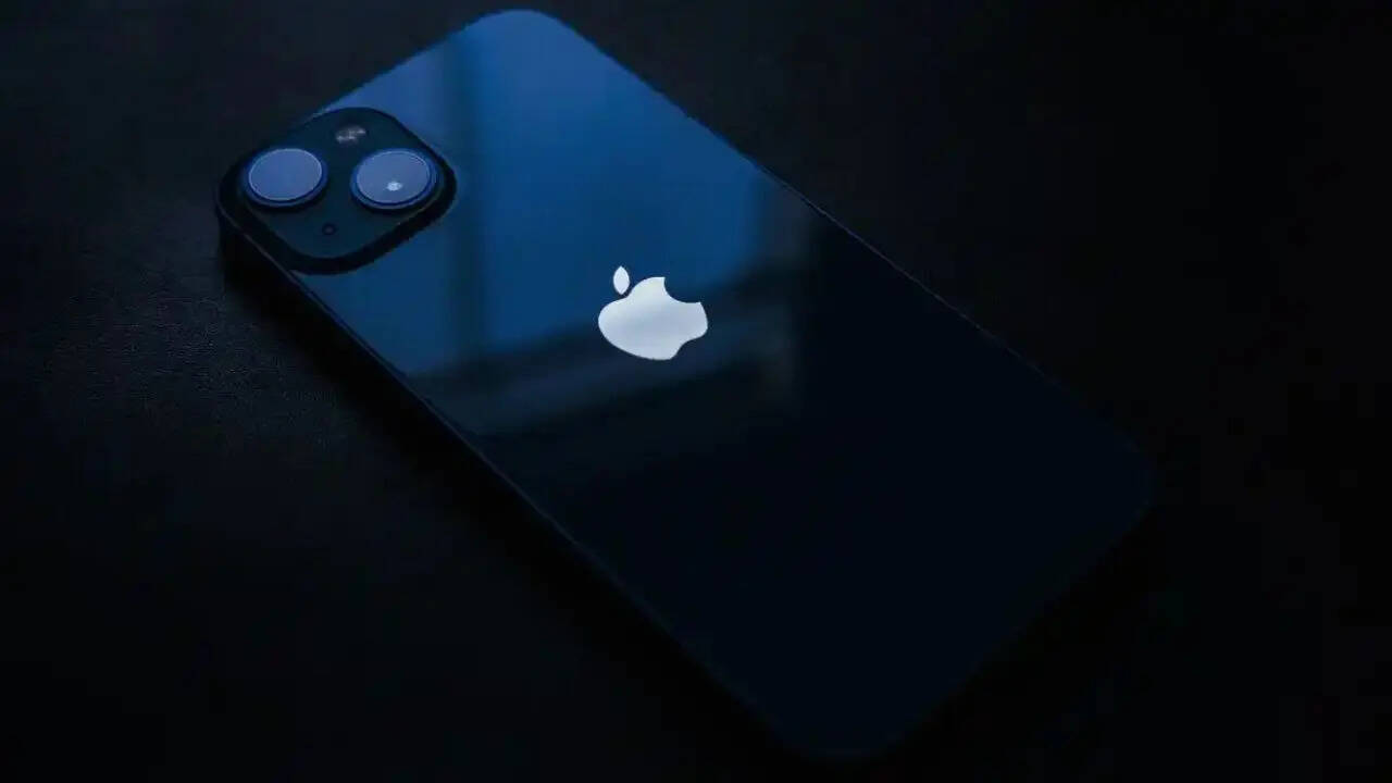 जी हां ई-कॉमर्स वेबसाइट फ्लिपकार्ट ने एप्पल आईफोन 14 की कीमत में सबसे बड़ी कटौती कर दी है। अभी आप इस आईफोन को बेहद अफोर्डेबल प्राइस में खरीदकर घर ले जा सकते हैं।