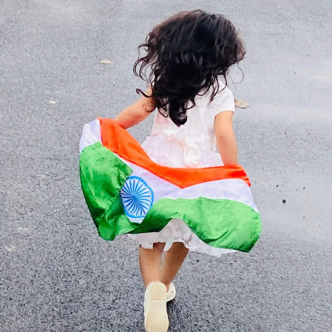 बच्चों, अपने सपनों को सच करने के साथ देश के लिए भी कुछ अच्छा करने का वादा करो।