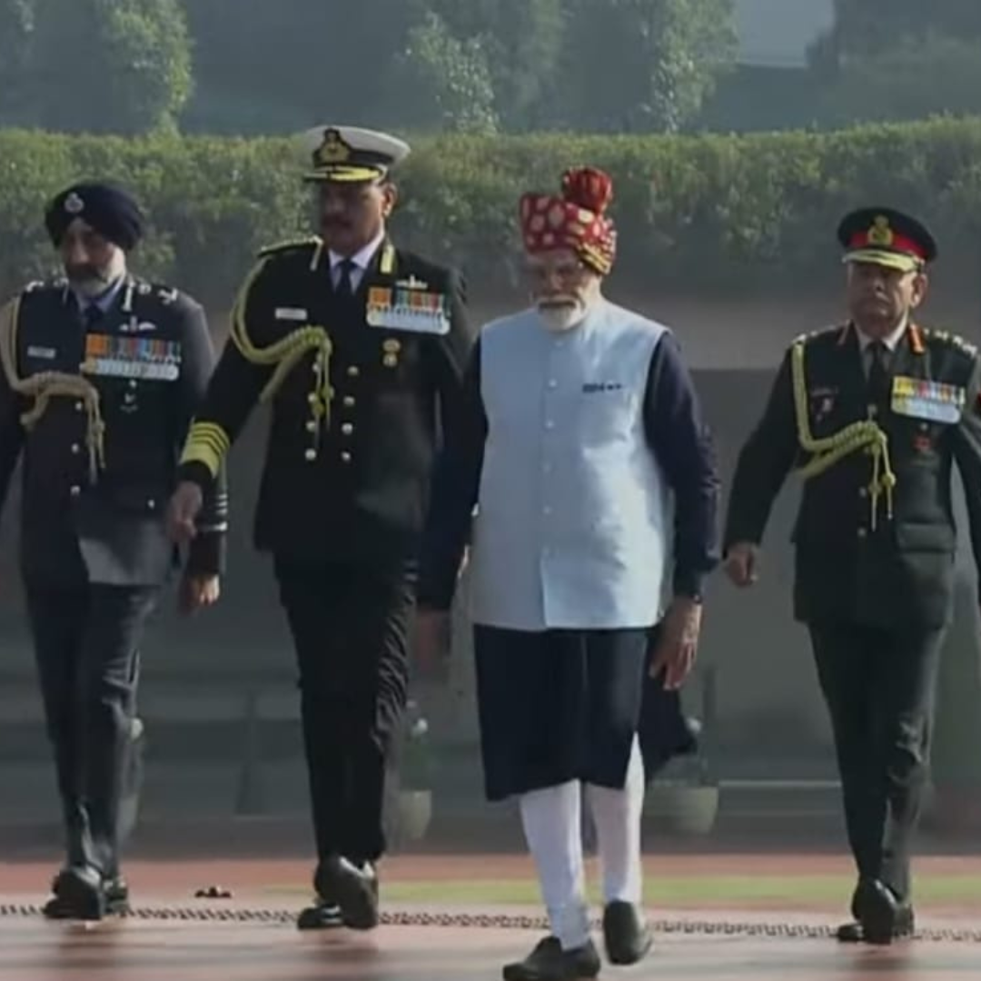 मोदी जी ने क्या पहना