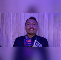 इस्तीफे के बाद अलंकार अग्निहोत्री पर कार्रवाई यूपी सरकार ने शामली डीएम से किया अटैच