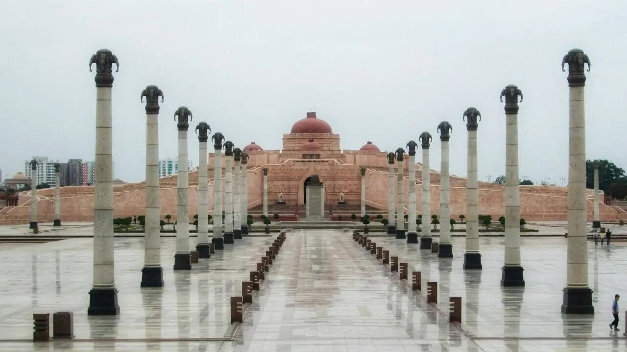 नवाबों की नगरी लखनऊ में AQI अब भी 195 के स्तर पर बना हुआ है