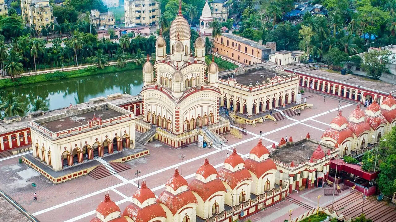 कोलकाता का AQI भी 166 है, जो खराब वायु गुणवत्ता को दर्शाता है