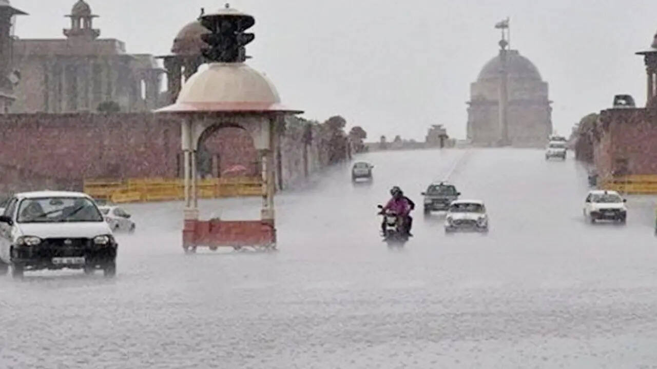 दिल्ली में बारिश के बावजूद AQI 312 के स्तर पर बना हुआ है