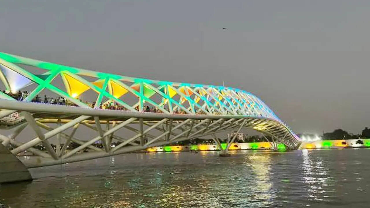 अहमदाबाद में भी प्रदूषण काफी ज्यादा है और AQI 155 बना हुआ है