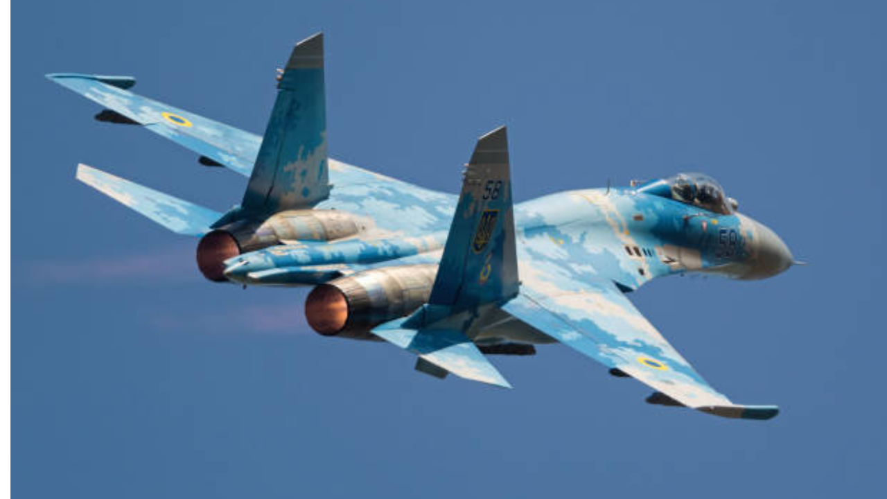 4 सुखोई Su-27 Sukhoi Su-27