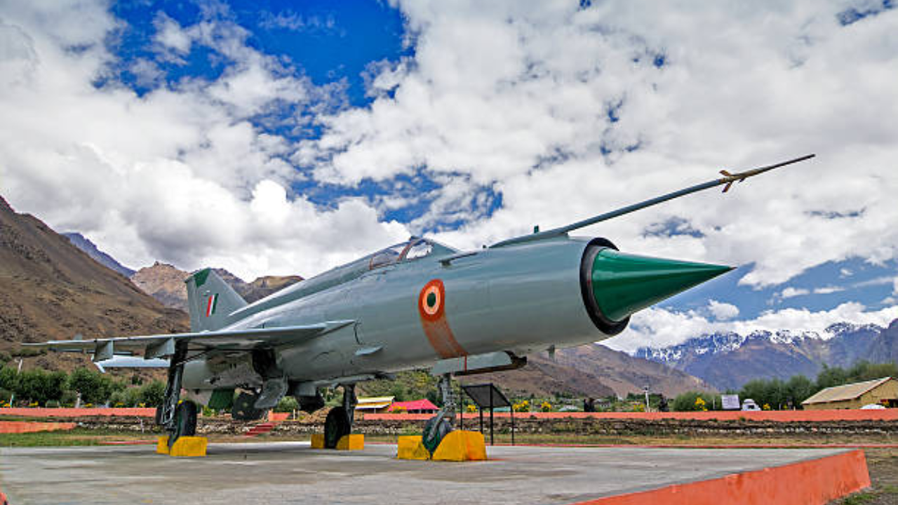 5 मिकोयान-गुरेविच मिग-23 Mikoyan-Gurevich MiG-23 