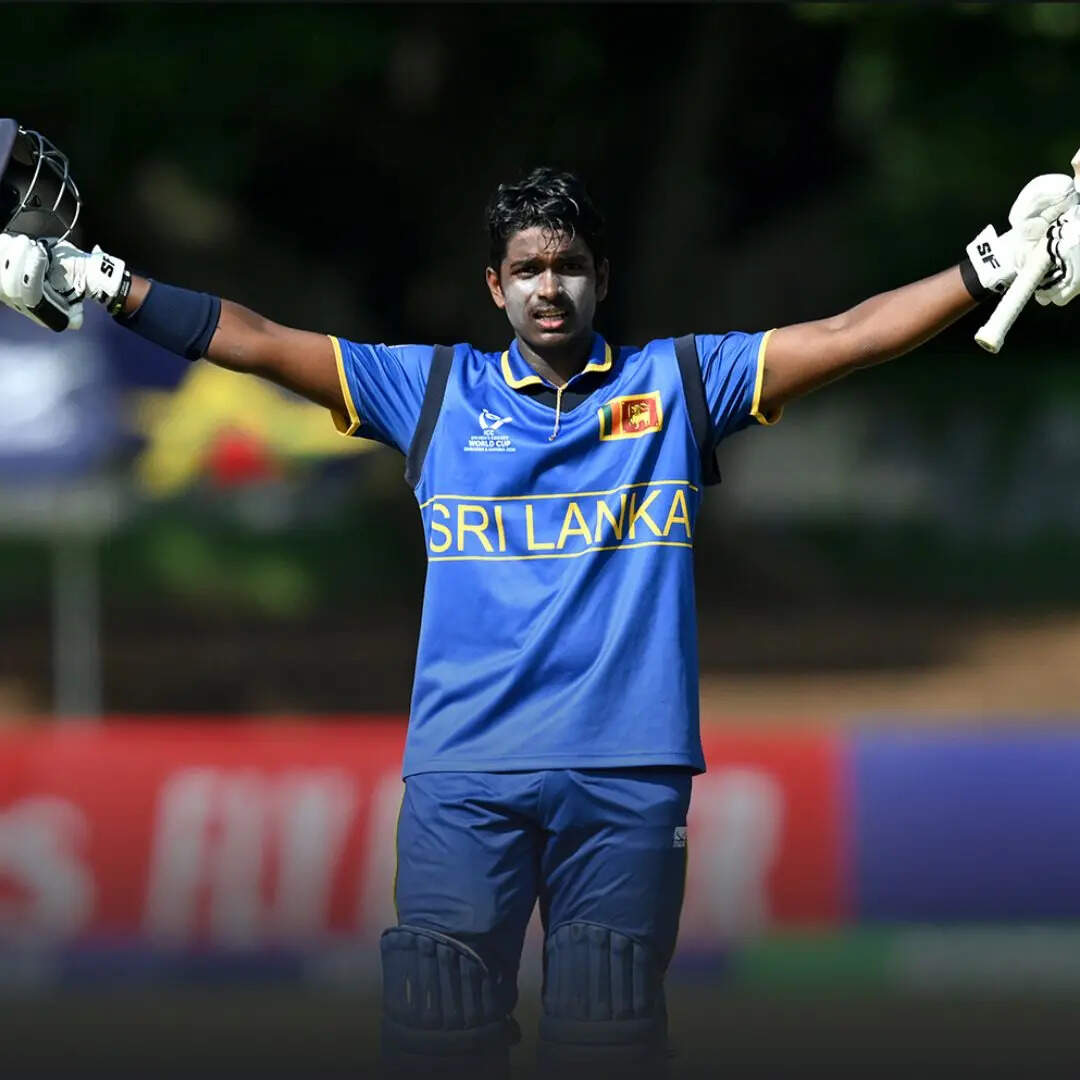 विग्नेशवरन ने चटकाए चार विकेट