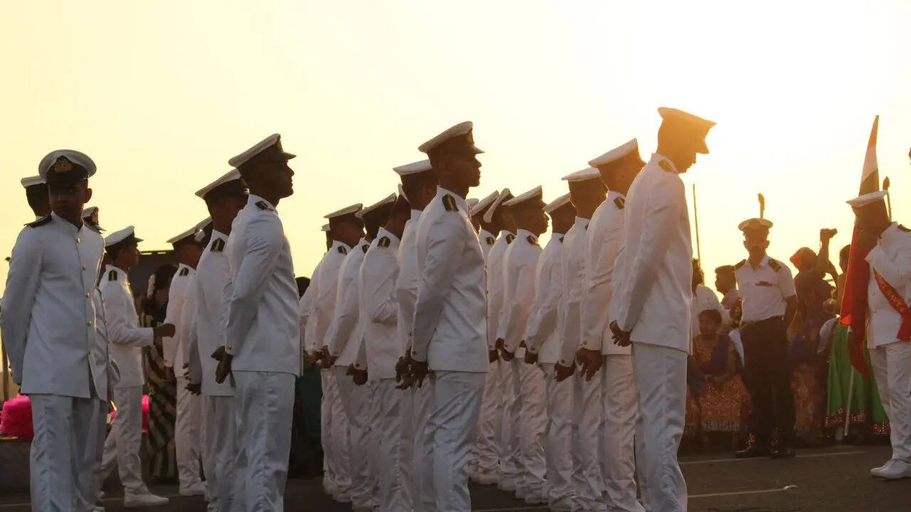2. भारतीय तटरक्षक बल (Indian Coast Guard)
