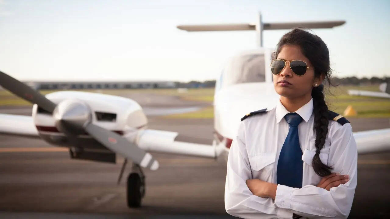 7. पायलट (Civil Aviation Pilots)