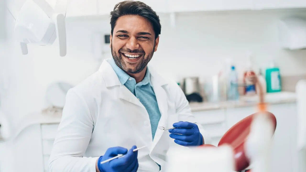 9. डेंटिस्ट (Dentists)