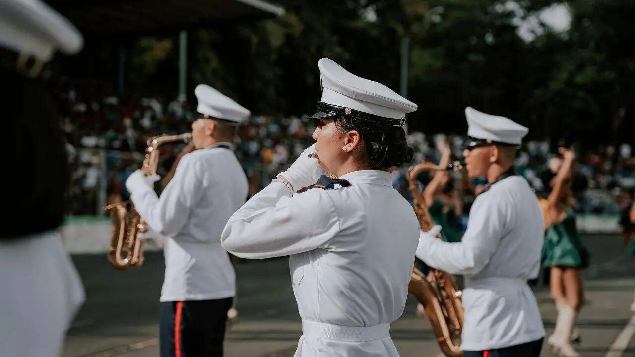 6. मर्चेंट नेवी (Merchant Navy)