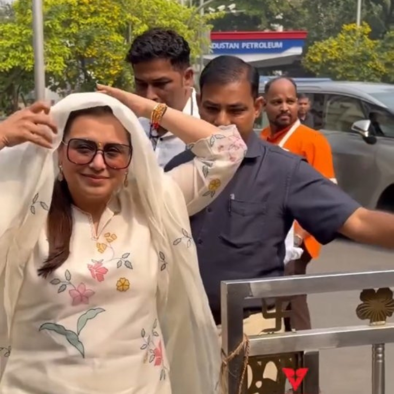 ​सिद्धीविनायक मंदिर पहुंचीं रानी
