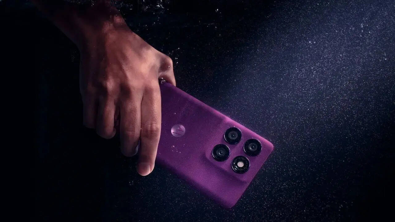 Motorola Edge 60 Pro की औंधे मुंह गिरी कीमत, 256GB स्टोरेज, 50MP का मिलेगा सेल्फी कैमरा