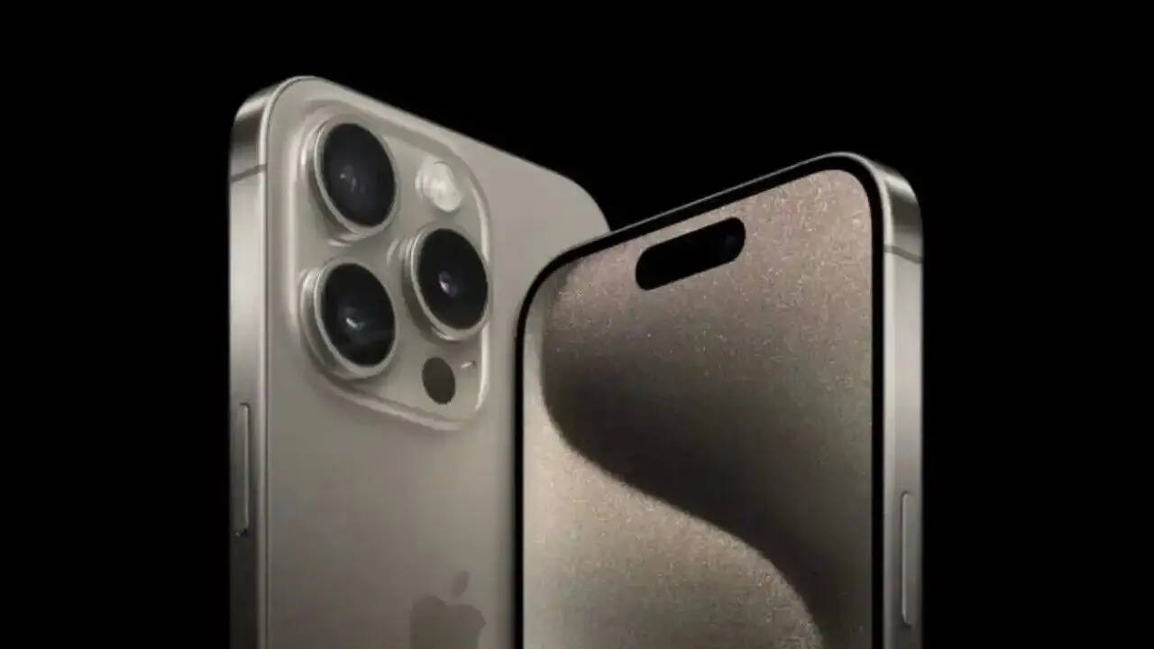 iPhone 18 सीरीज लॉन्चिंग को लेकर रायटर्स की रिपोर्ट भी सामने आई है। रायटर्स के अनुसार, अमेरिकी टेक कंपनी सितंबर में अपने पहले फोल्डेबल फोन के साथ दो ऐसे फोन भी लॉन्च कर सकती है, जो फोल्डेबल नहीं होंगे। वहीं, iPhone 18 को अगले साल की पहली छमाही में पेश किए जाने की उम्मीद है।