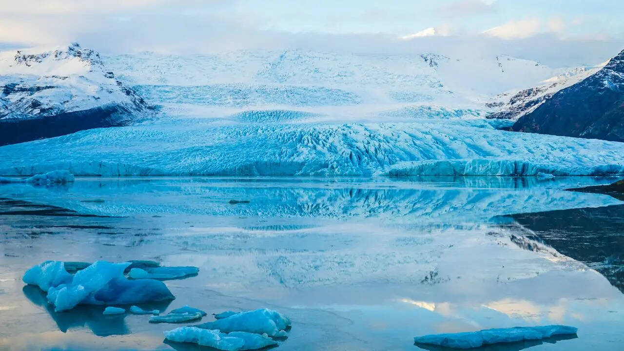 कितना है क्रेटर ग्लेशियर का साइज