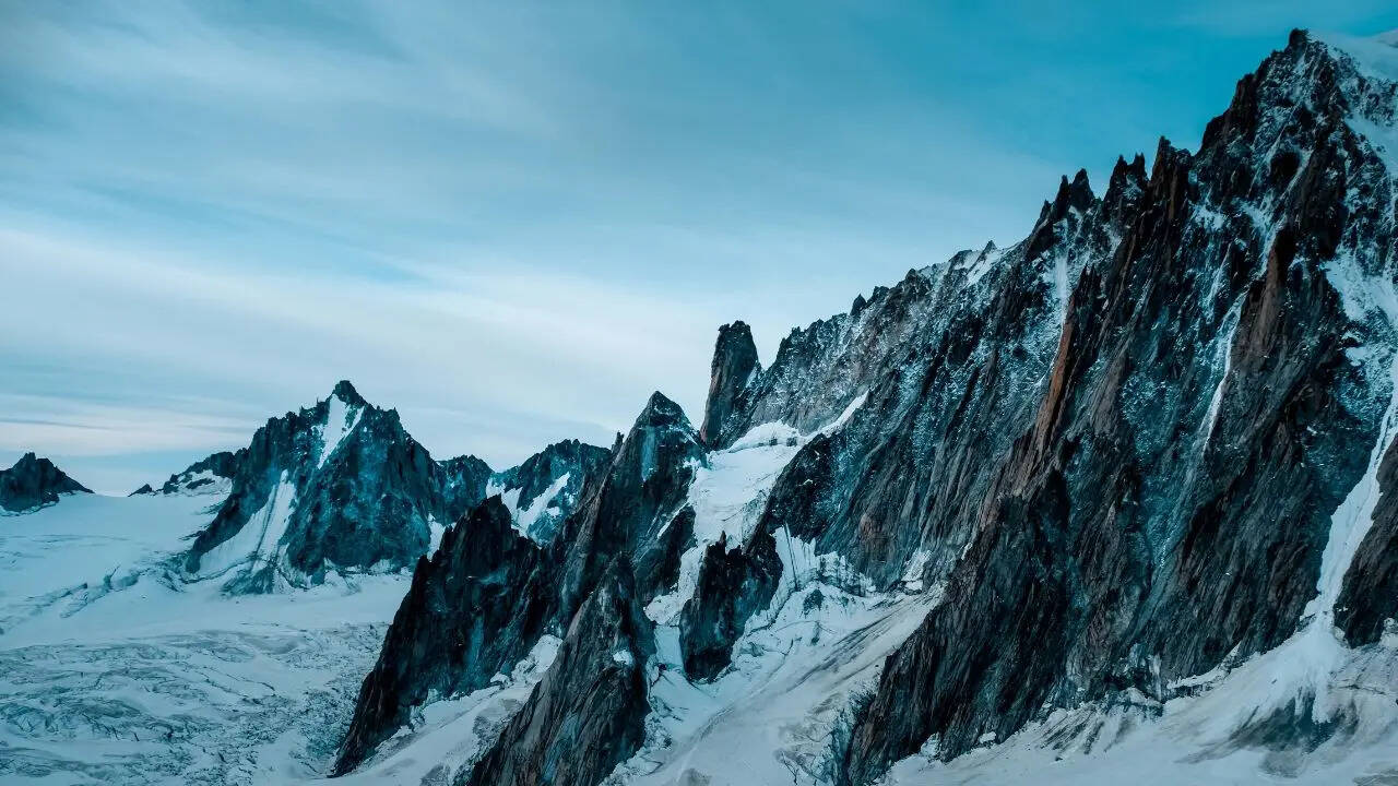 ज्वालामुखी की गर्मी के बावजूद क्यों नहीं पिघल रहा ग्लेशियर