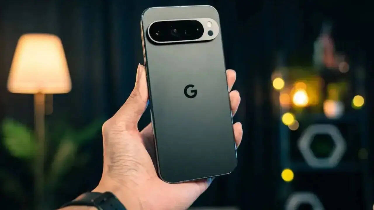 अमेजन ग्राहकों को Google Pixel 9G की खरीदारी पर धमाकेदार एक्सचेंज ऑफर भी दे रहा है। आप पुराने स्मार्टफोन को एक्सचेंज करके  41 हजार रुपये से ज्यादा की बचत कर पाएंगे। अगर आप इस ऑफर में 20 हजार रुपये की भी बचत कर लेते हैं तो आपक यह कैमरा सेंट्रिक स्मार्टफोन सिर्फ 45,999 रुपये में मिल जाएगा।