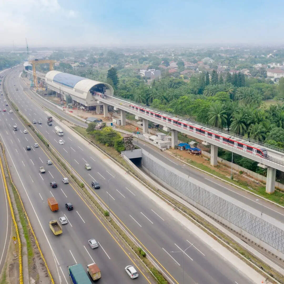 27 किलोमीटर 14 लेन 
