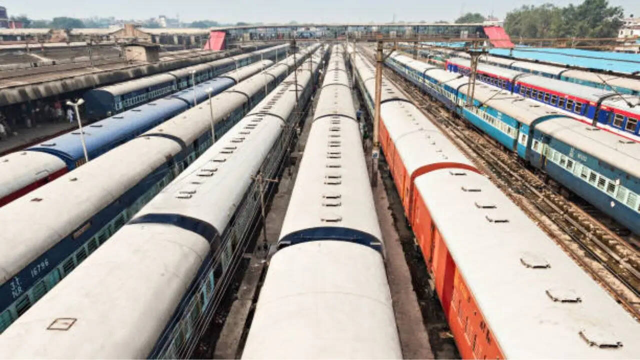 ​स्टेशन को संभालना अधिकारियों के लिए थोड़ा चुनौती ​