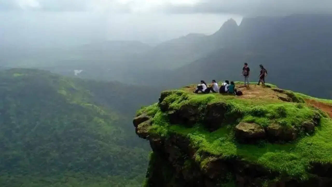 घुड़सवारी के साथ टॉय ट्रेन का आनंद