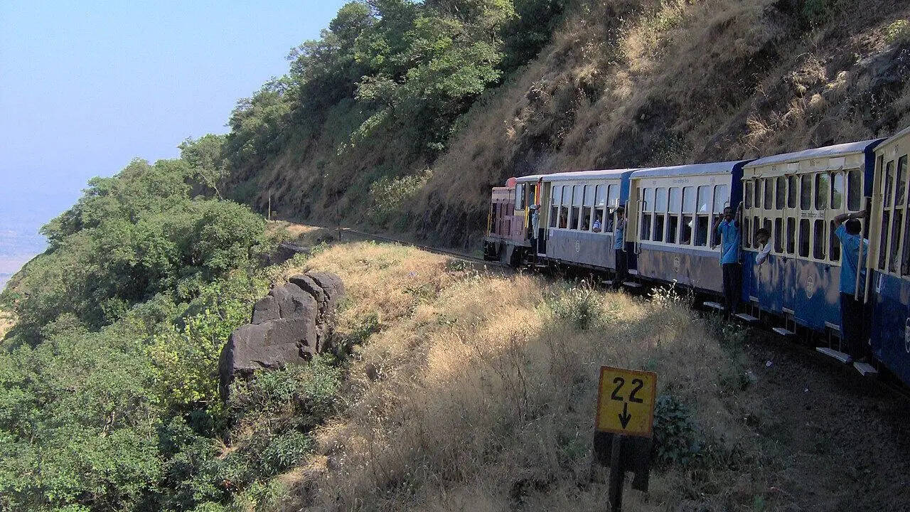 कैसे पहुंचते लोग माथेरान