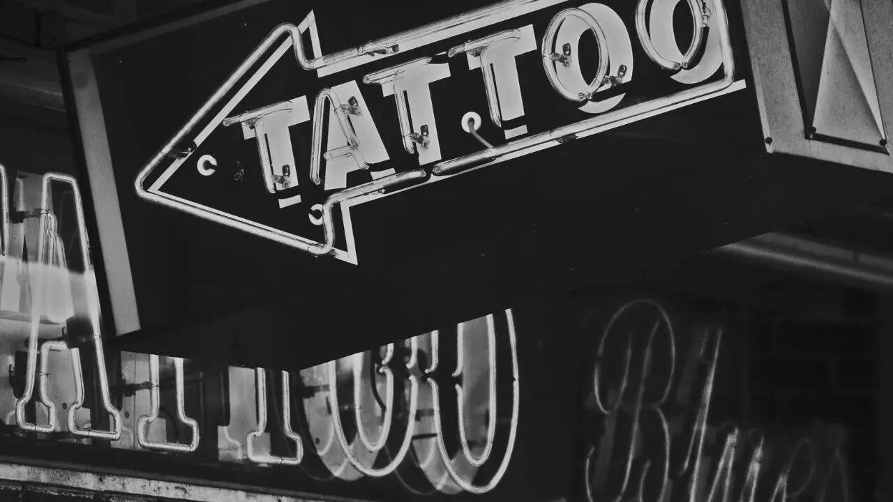 टैटू पर पाबंदी क्यों है