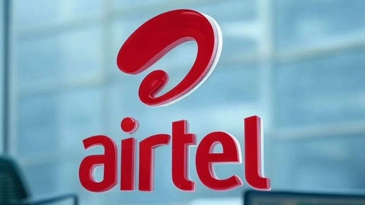 अगर आप लंबी वैलिडिटी के साथ साथ इंटरनेट डेटा की सुविधा भी चाहते हैं तो आप 2249 रुपये वाला रिचार्ज प्लान खरीद सकते हैं। इस प्लान में यूजर्स को कंपनी 365 दिनों की वैलिडिटी अनलिमिटेड कॉलिंग और साथ ही पूरी वैलिडिटी के लिए 30GB हाई स्पीड डेटा मिलता है। 