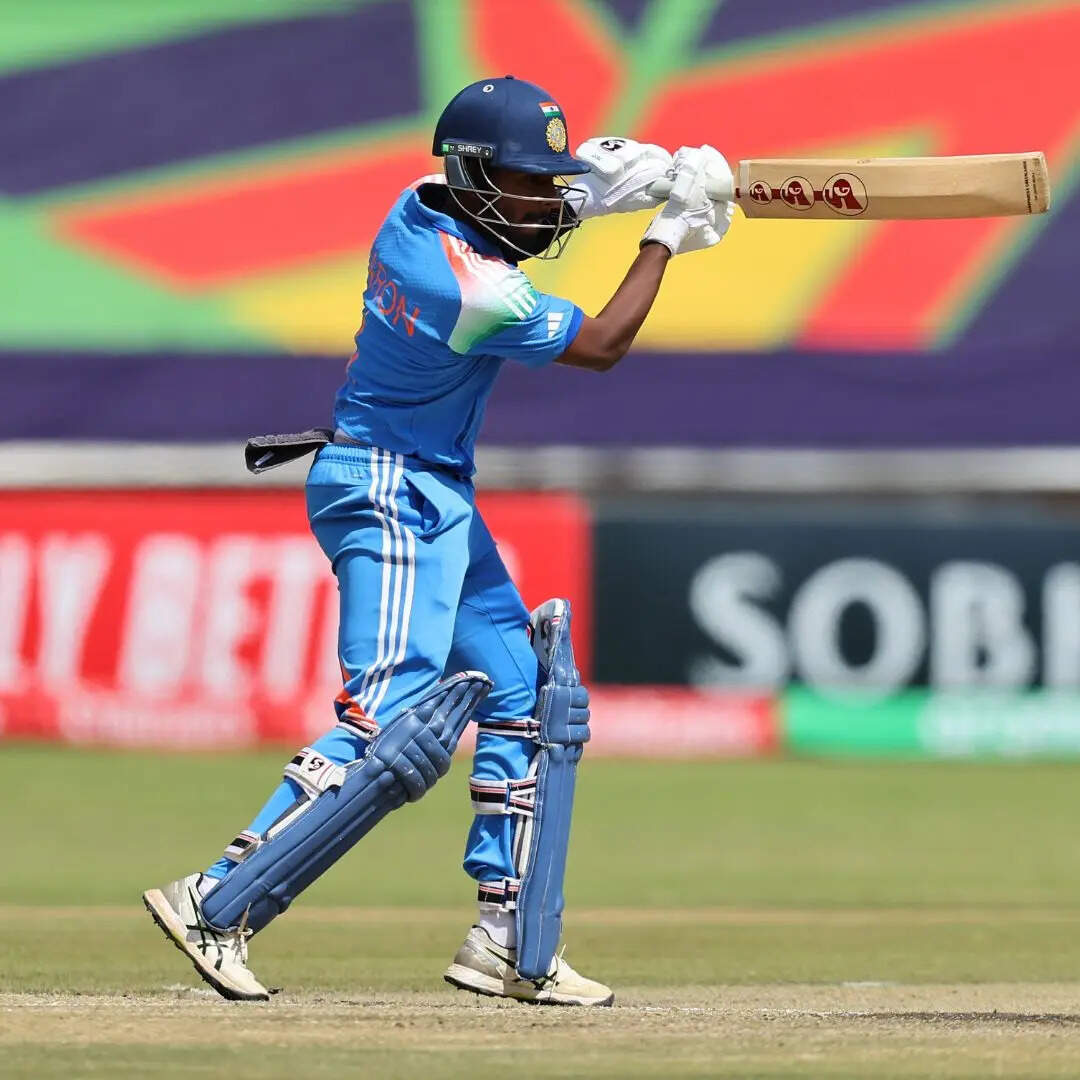 एरॉन जॉर्ज की शतकीय पारी 