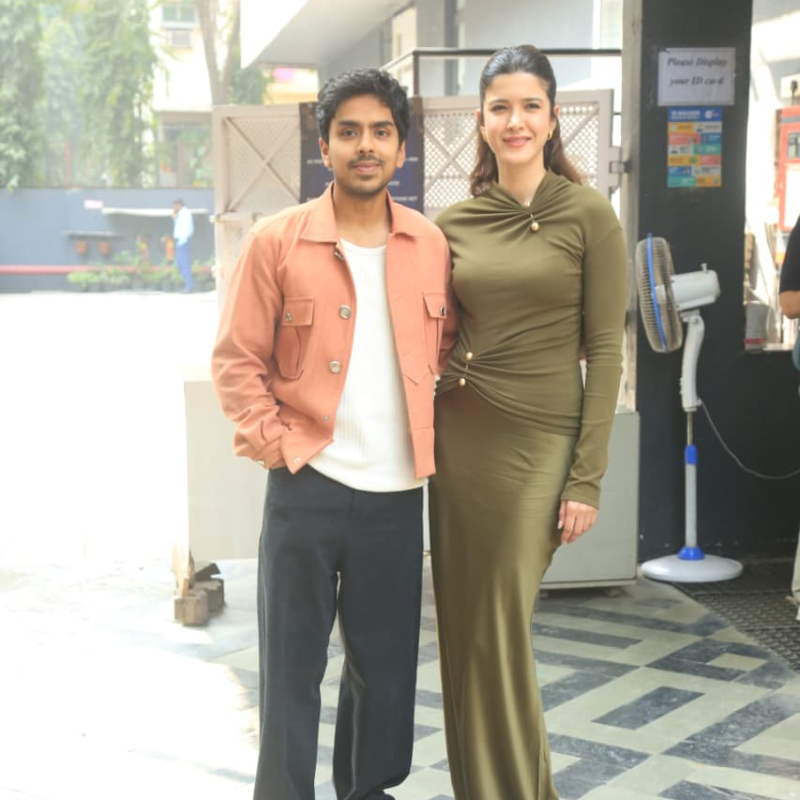 शनाया कपूर ने फ्लॉन्ट किया फिगर