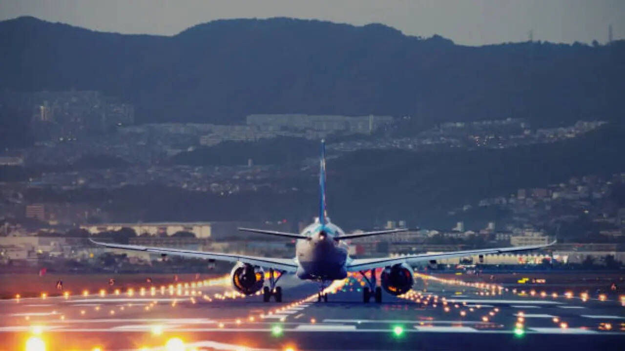 strongग्राउंड स्टाफ के लिए सूचनाstrong