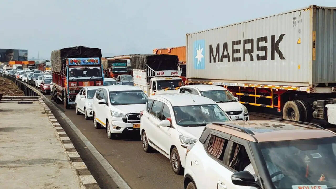 वैकल्पिक मार्गों पर भी जाम