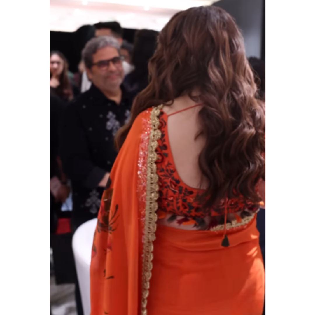 ब्लाउज की कीमत